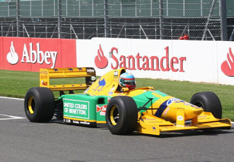 I 1993 kørte Michael Schumacher sin anden fulde sæson i Formel 1 for Benetton. Det skete bl.a. i denne racer, der var med til at give ham hele 10 podieplaceringer på vej mod en sammenlagt fjerdeplads i verdensmesterskabet. Året efter sikrede Michael Schumacher sig den første af sine mange verdensmesterskaber i en videreudvikling af denne bil.